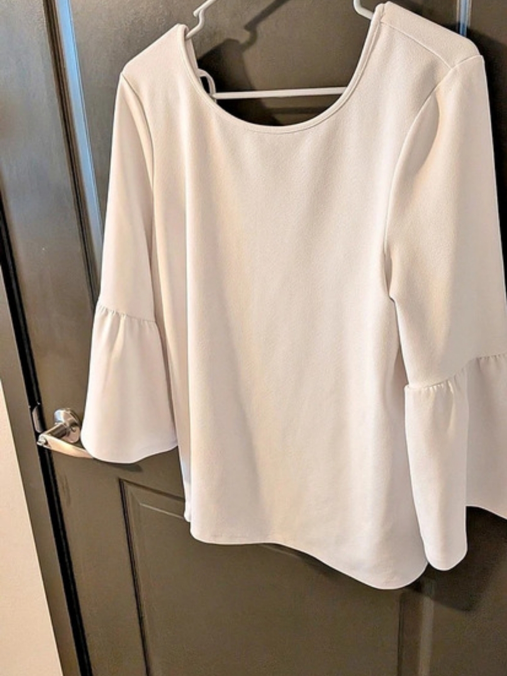 Kensie Bell Sleeve Blouse in White Size Large Like New
